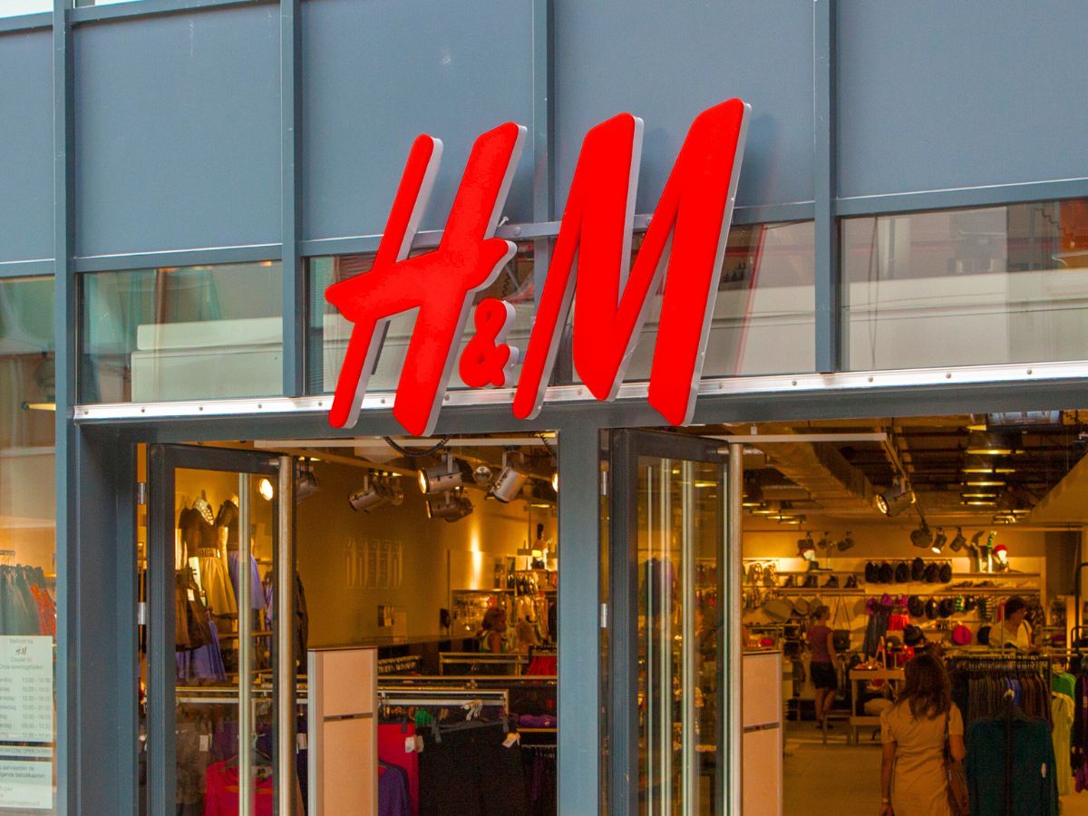 100% bawełny w dobrej cenie. Dres z H&amp;M w kolorze sage to wiosenny basic, który będziesz nosić na okrągło