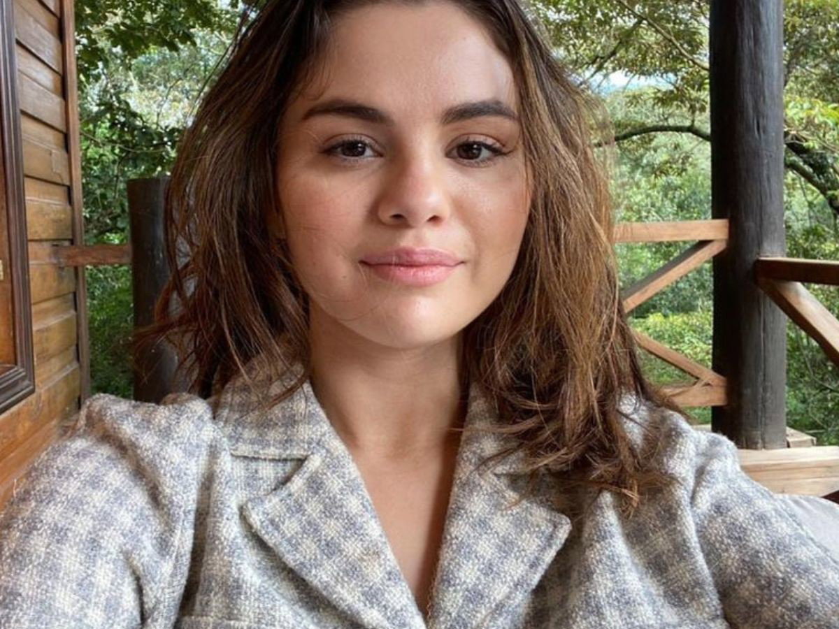 Limonkowe paznokcie w stylu Seleny Gomez