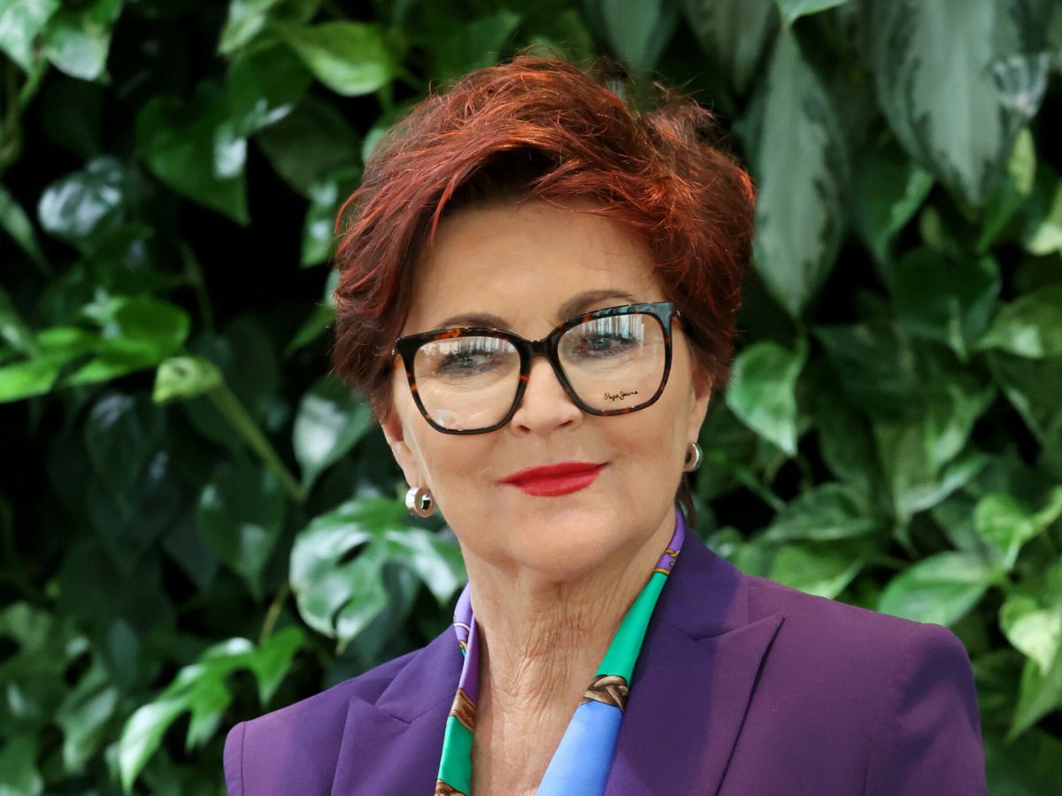 It-women oszalały na punkcie płaszcza w kratę Jolanty Kwaśniewskiej. Modele "ladylike"