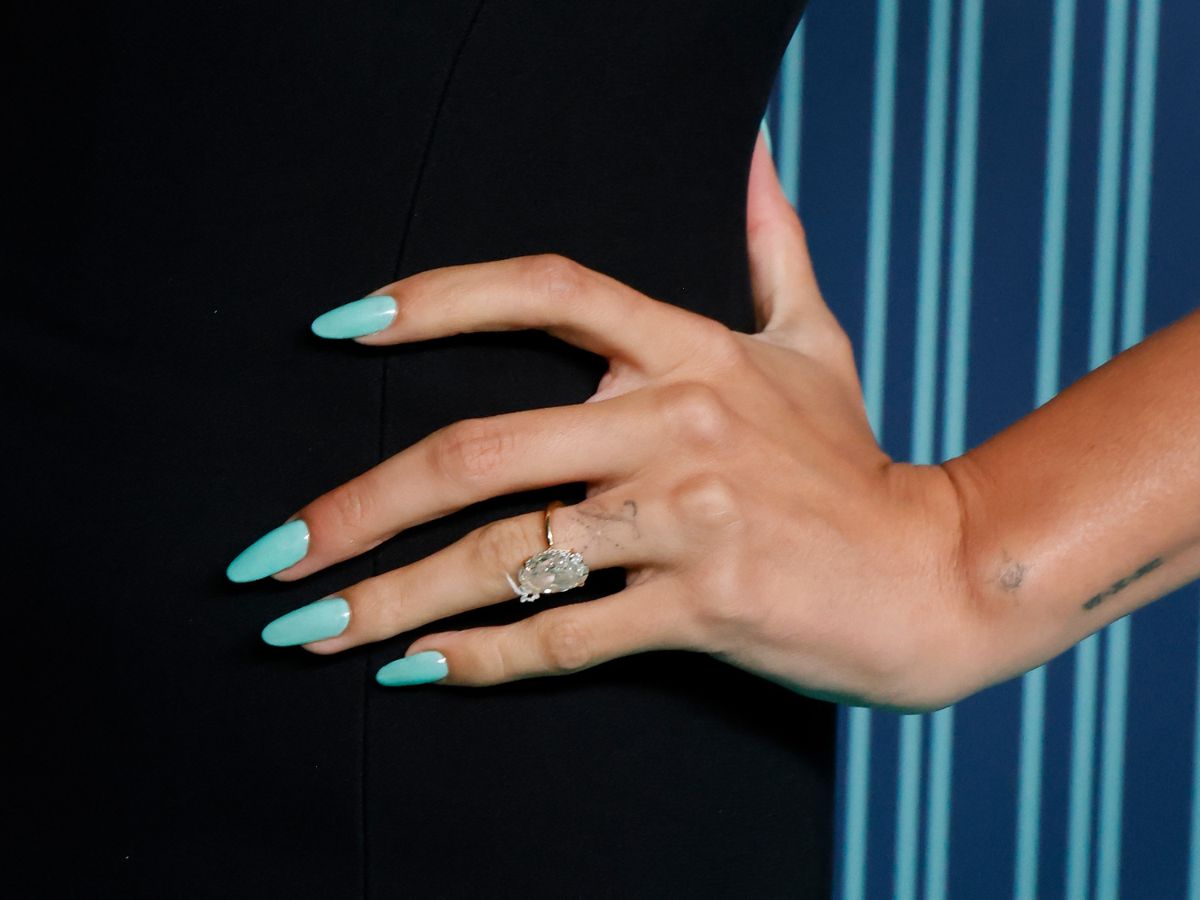 Paznokcie baby blue