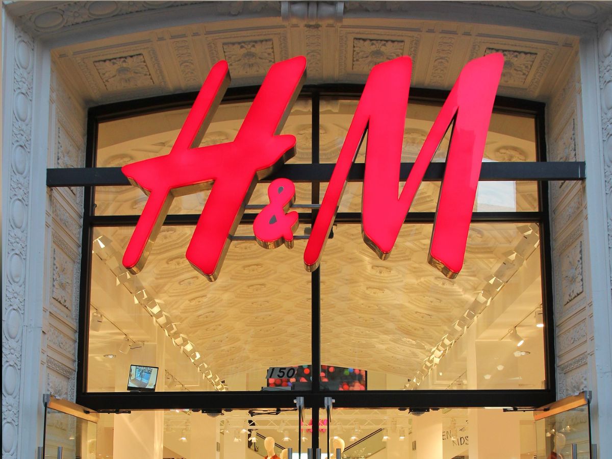 Klapki H&amp;M z regulowanymi paskami – Komfort i styl na lato