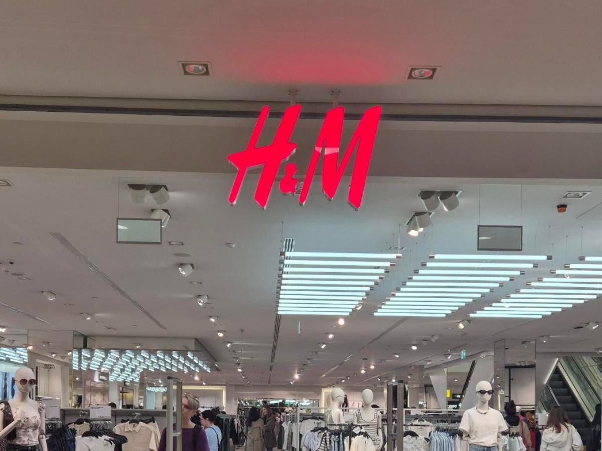 Beżowe sandały na słupku H&amp;M – Wygodne i Stylowe Buty na Lato 2025