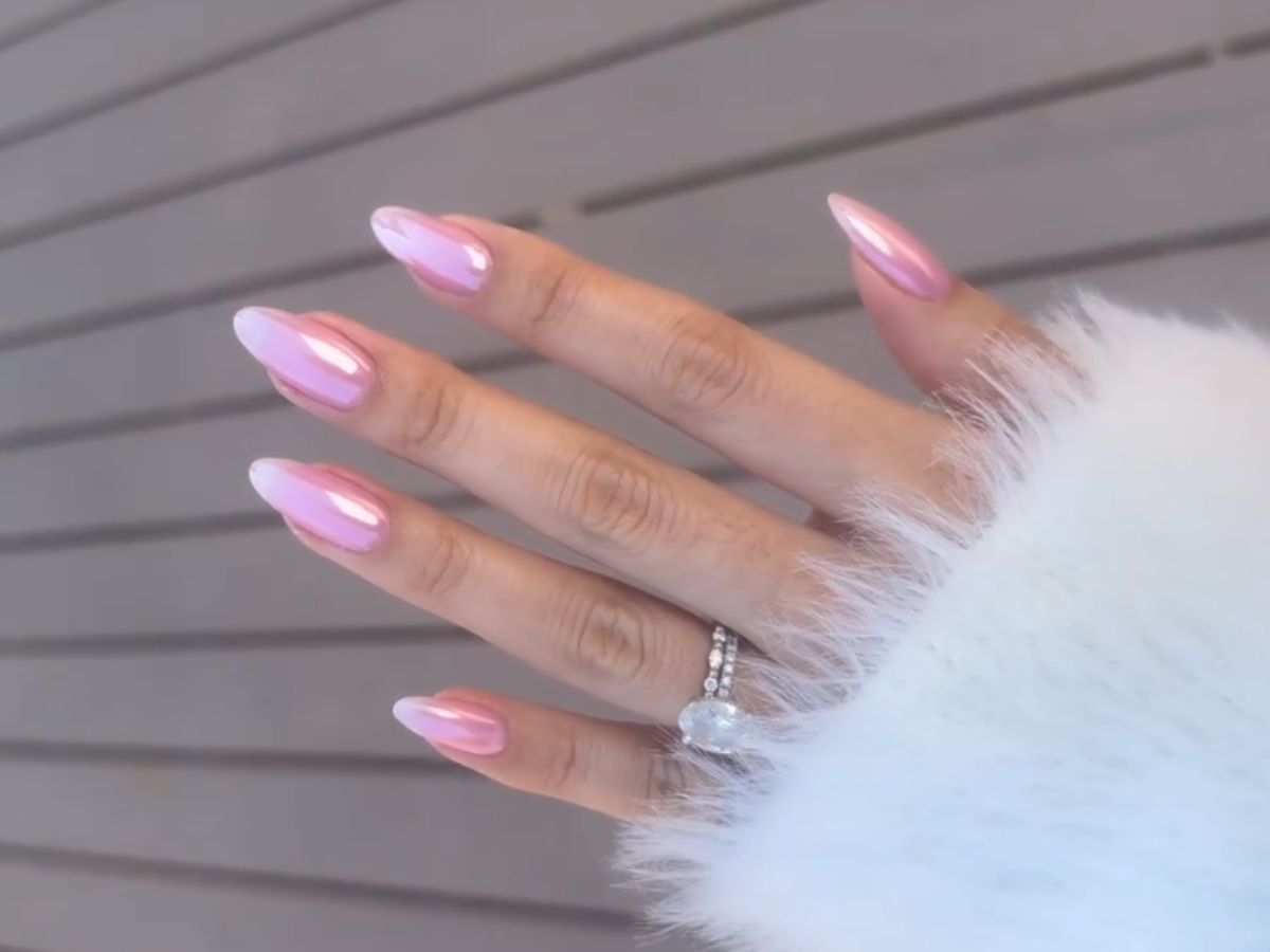 bubblegum chrome nails