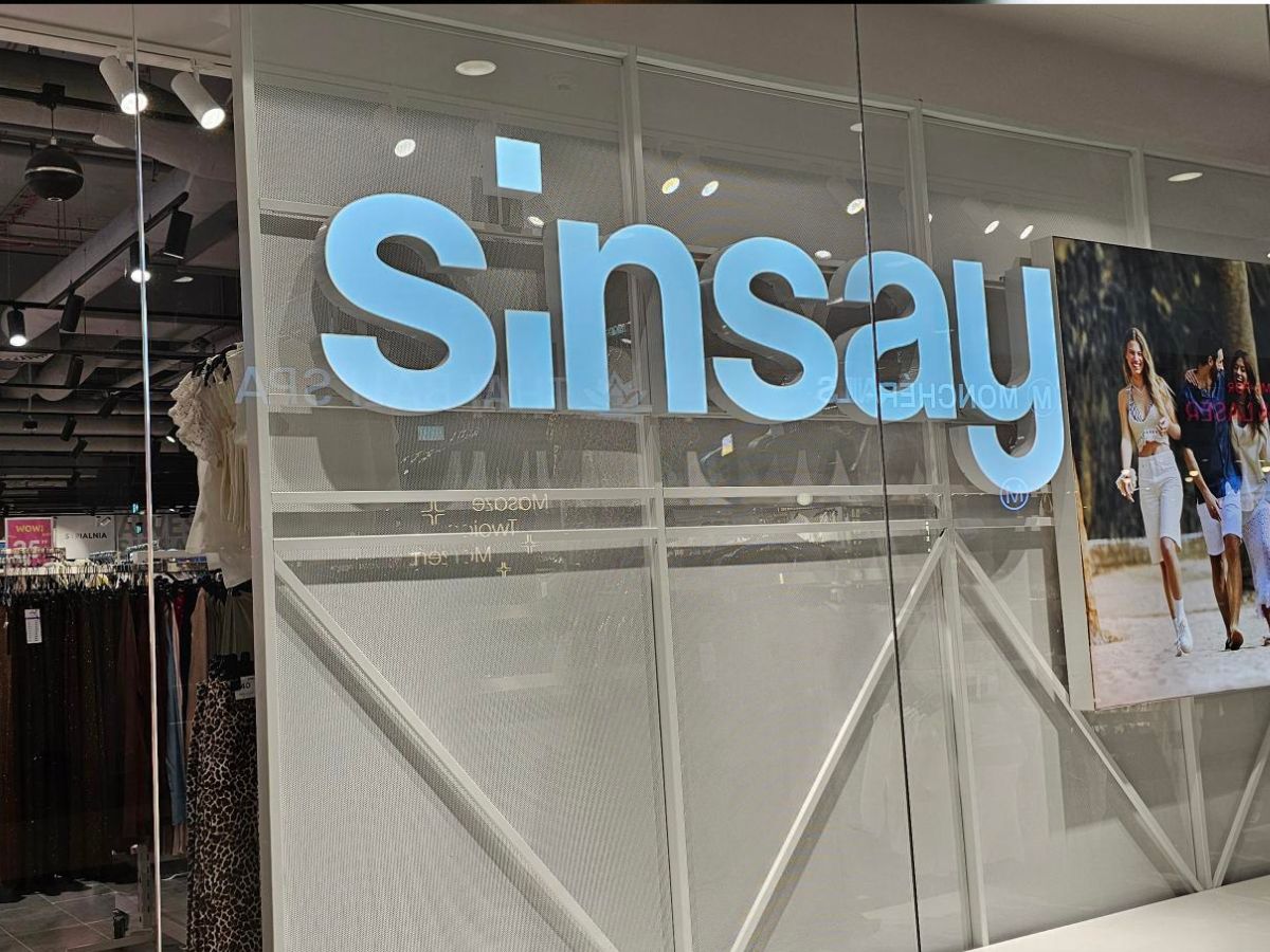 Sukienka maxi z efektem stopniowania – lekkość i styl od Sinsay
