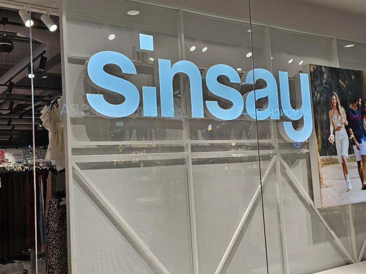 Klapki Sinsay inspirowane Birkenstock – modne i tanie na lato 2025