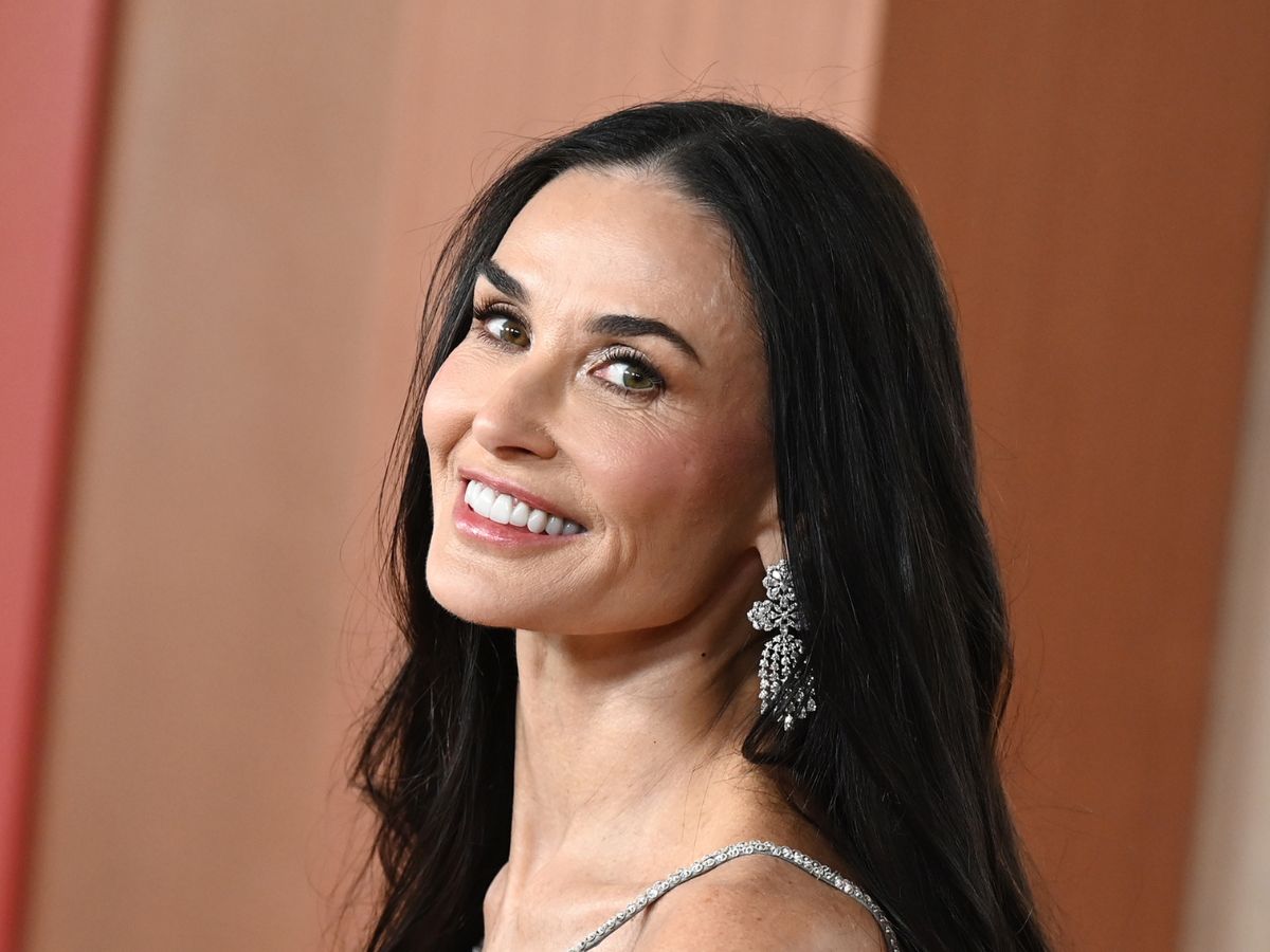 soft square french manicure w stylu demi moore