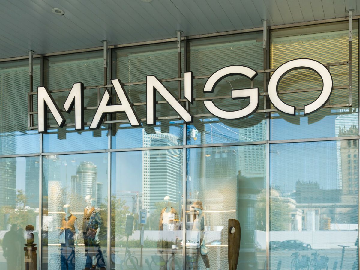 letnie sukienki z wyprzedaży w Mango