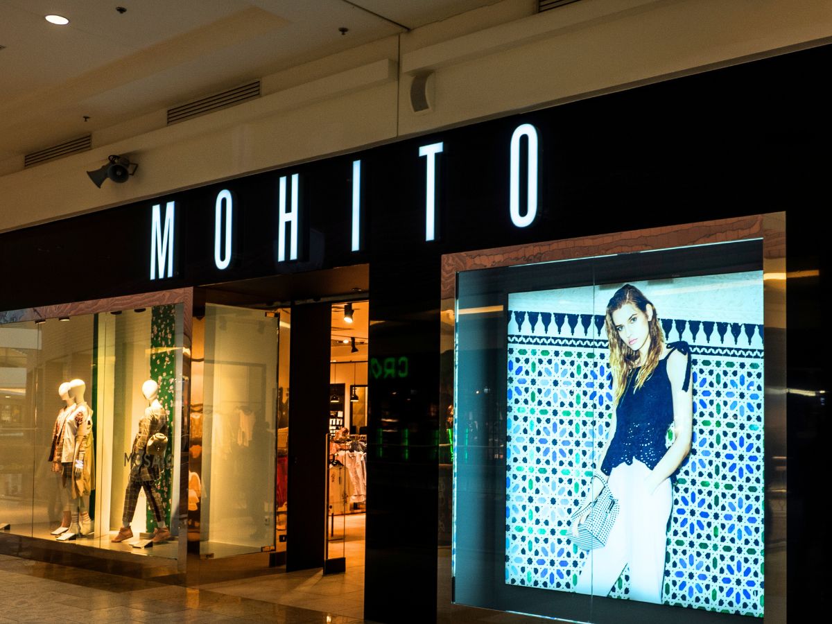 bursztynowa sukienka japandi z Mohito