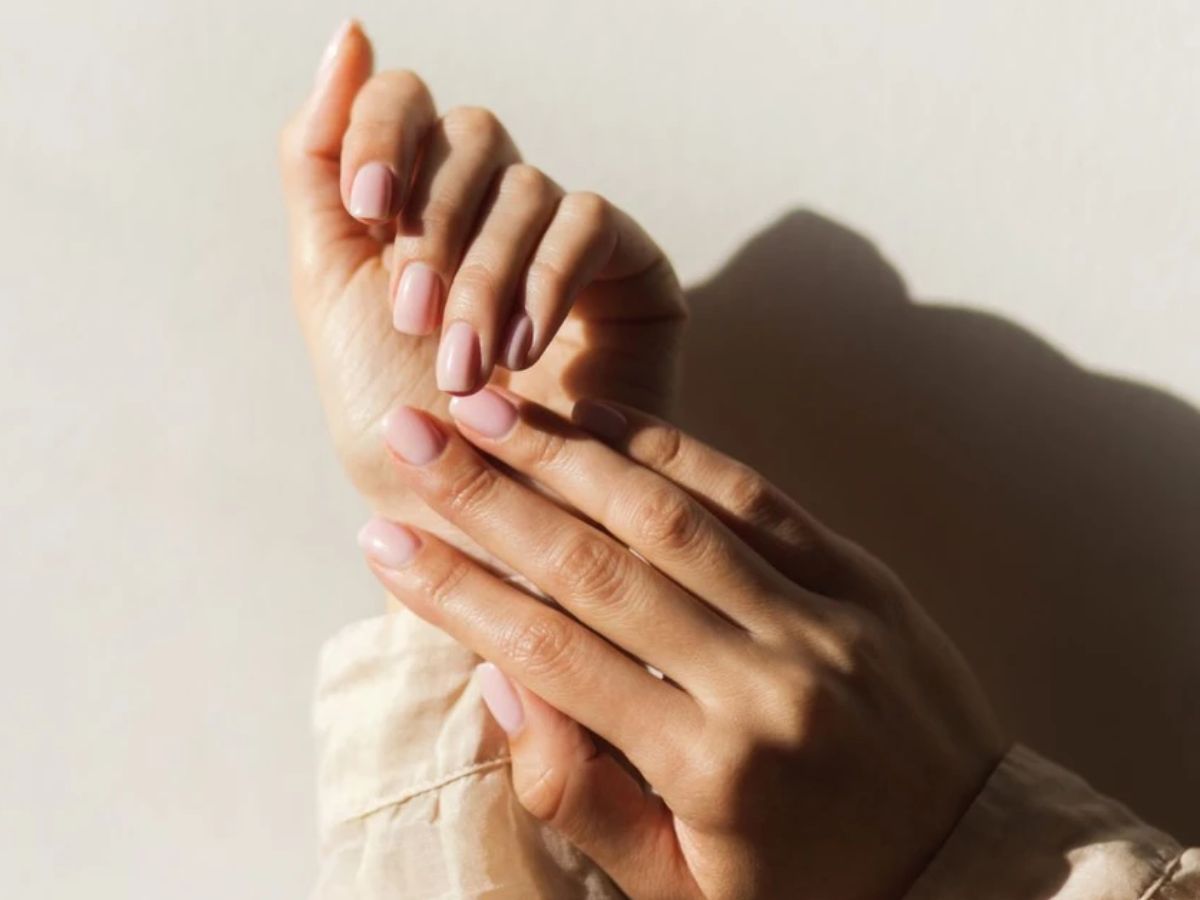 Manicure “balletcore nails”
