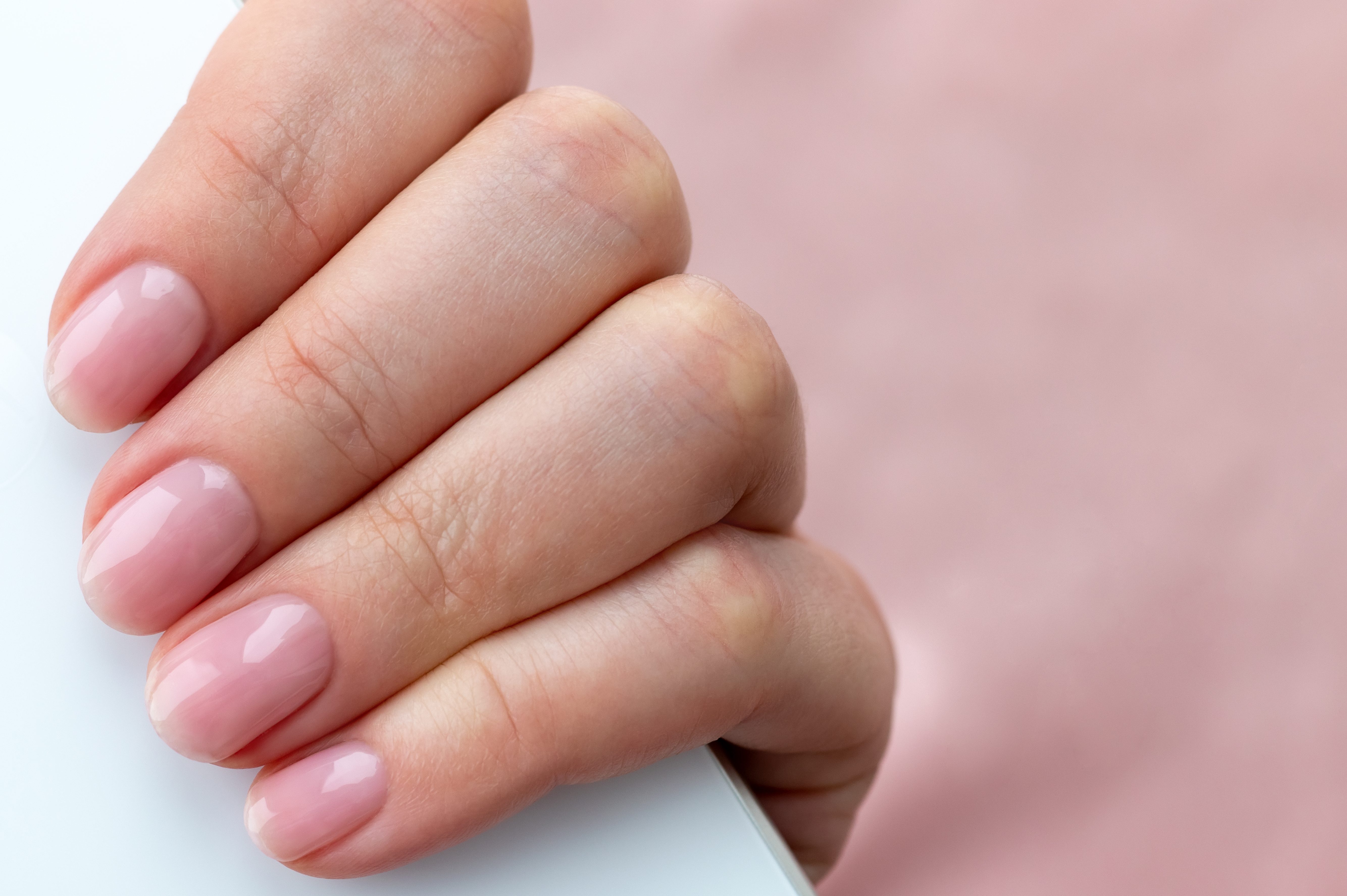 Lip oil nails