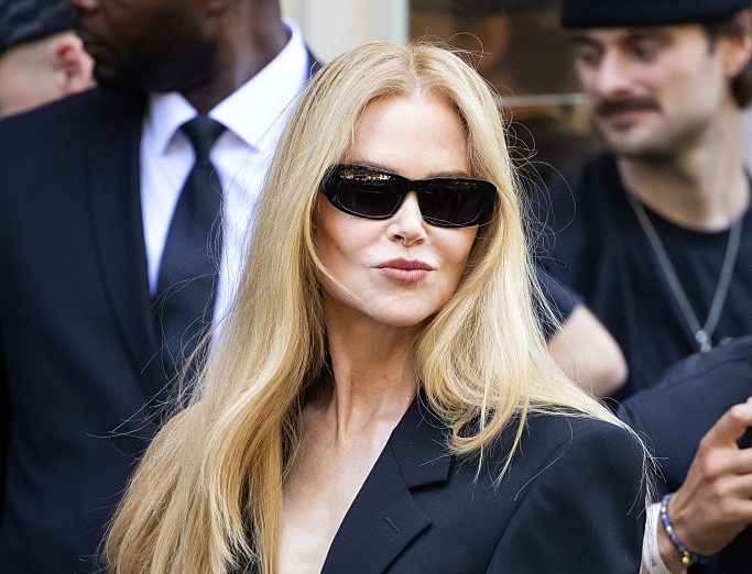 moody mnicure Nicole Kidman