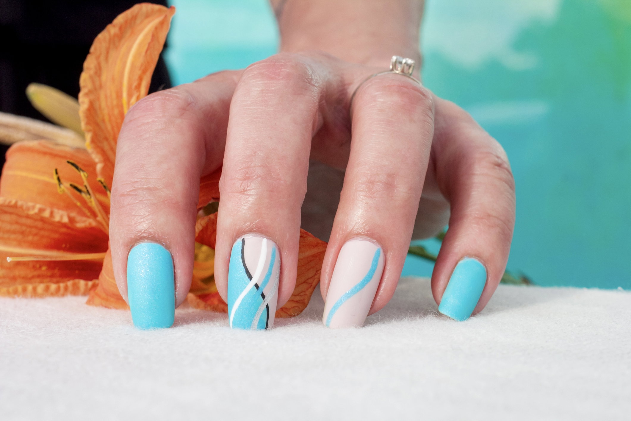 swirl nails