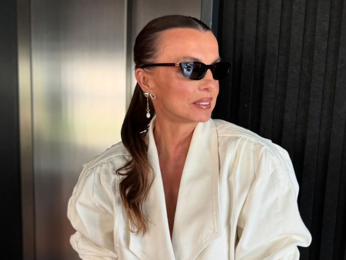 Kasia Sokołowska wyznacza trendy. Prążkowana sukienka koszulowa to hit na jesień