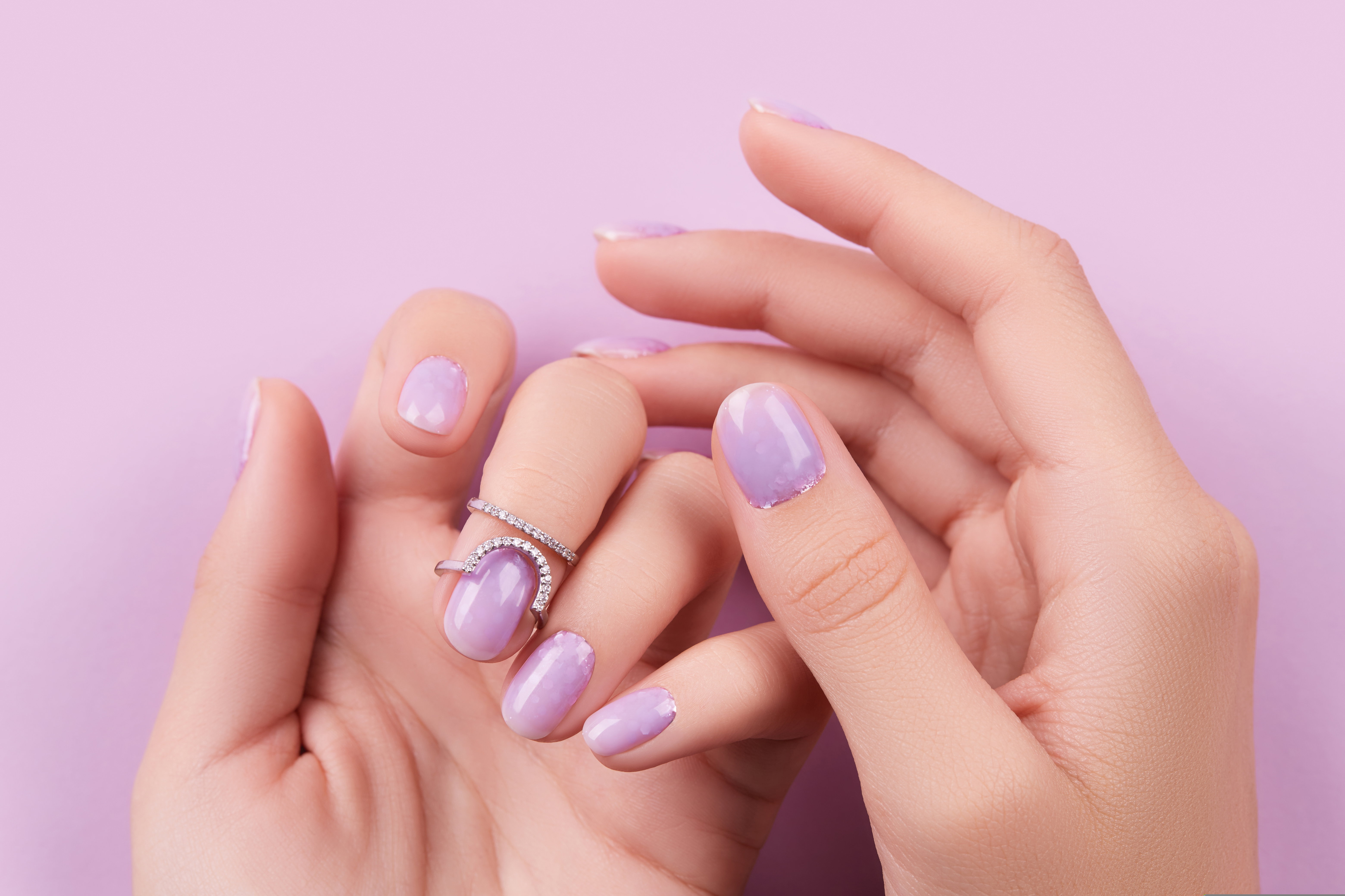 whisper nails
