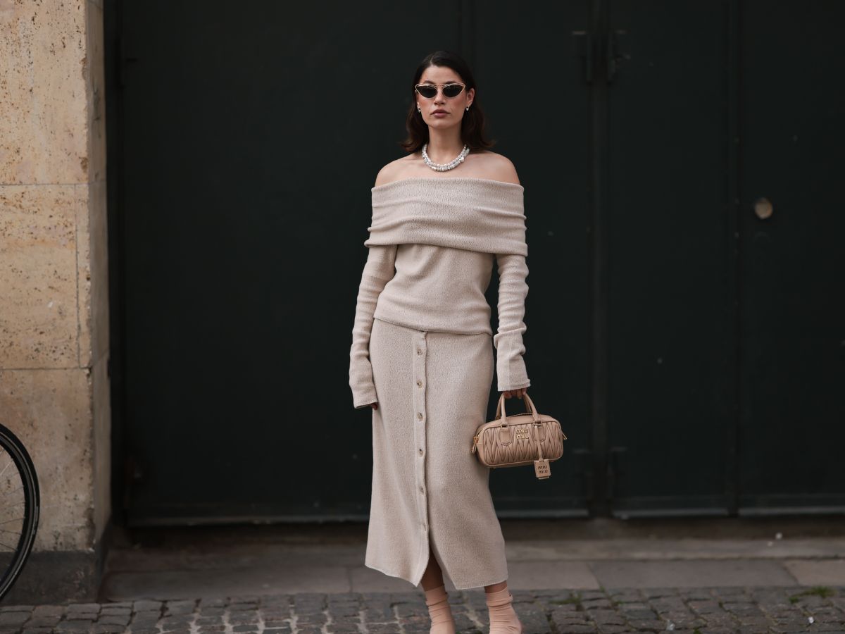 sweter off-shoulder z House