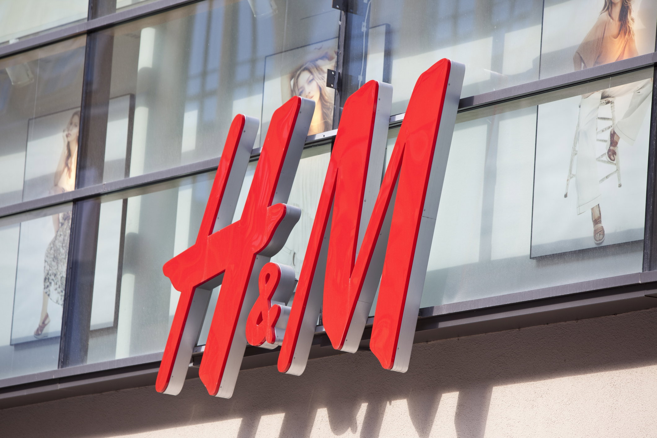 Czerwone sneakersy z H&amp;M