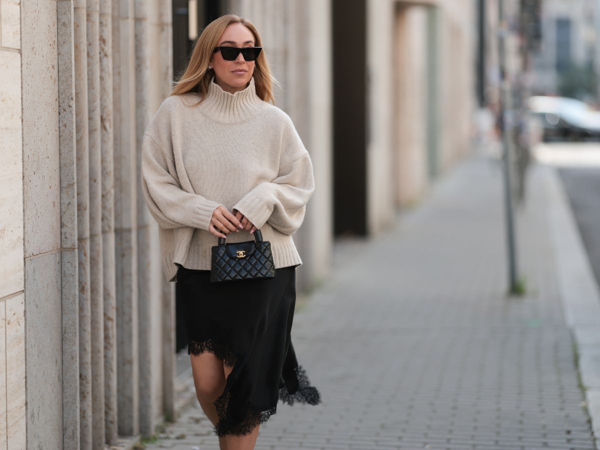 Sweter z rozszerzanymi rękawami Reserved