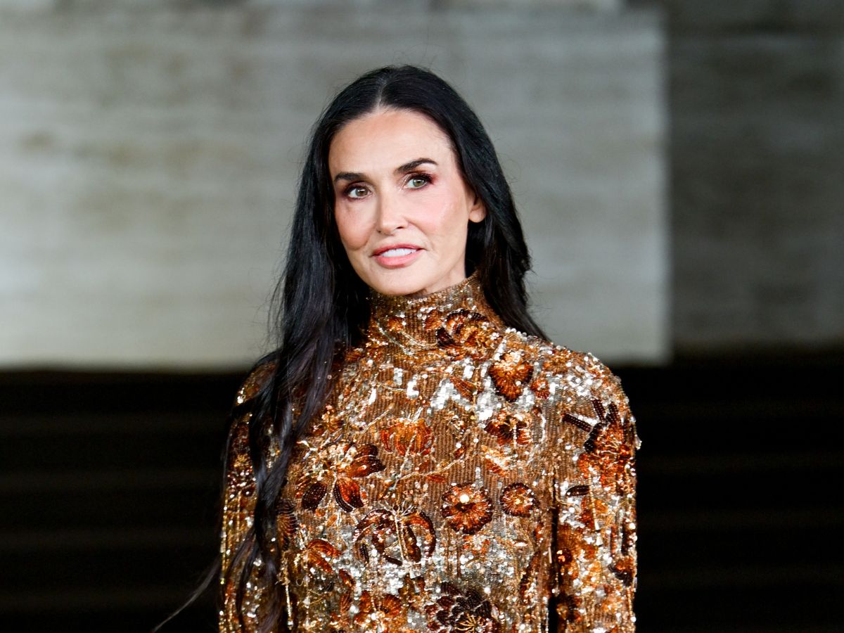 Nowa grzywka Demi Moore wispy bangs