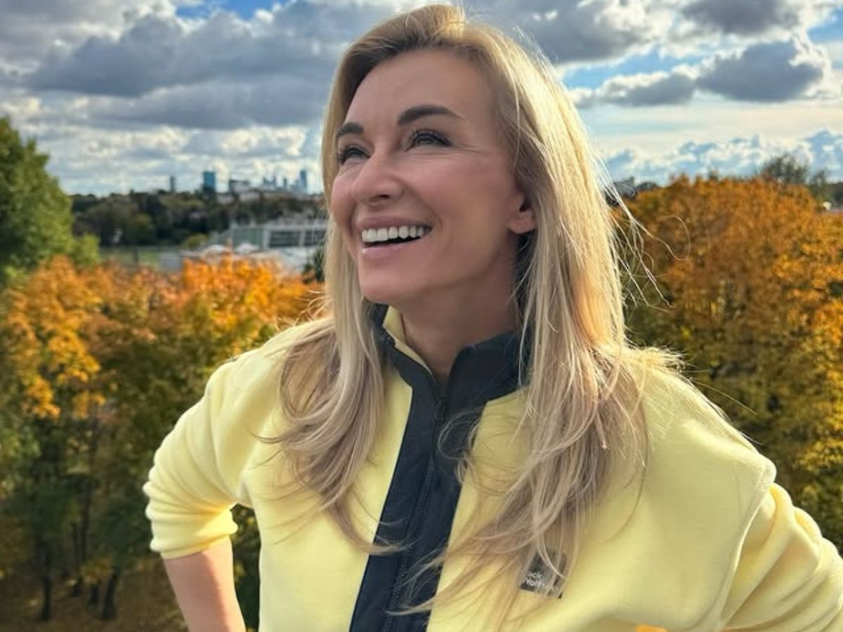 Martyna Wojciechowska nosi spodnie w stylu "office core"
