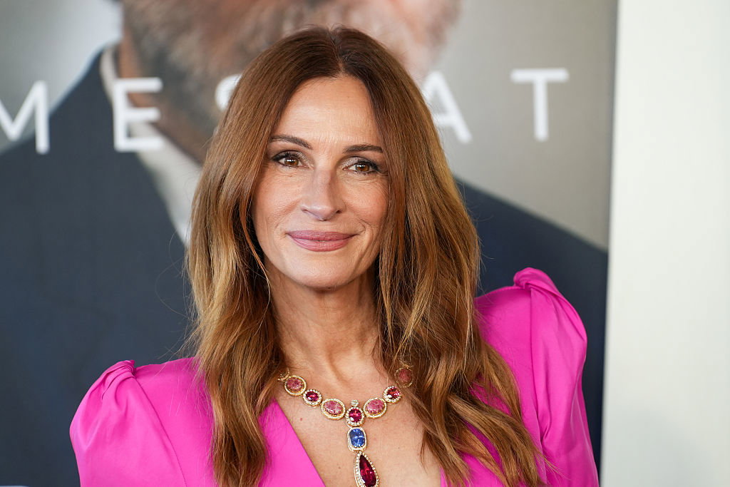 Julia Roberts nosi wydłużające nogi jeansy na jesień 2025