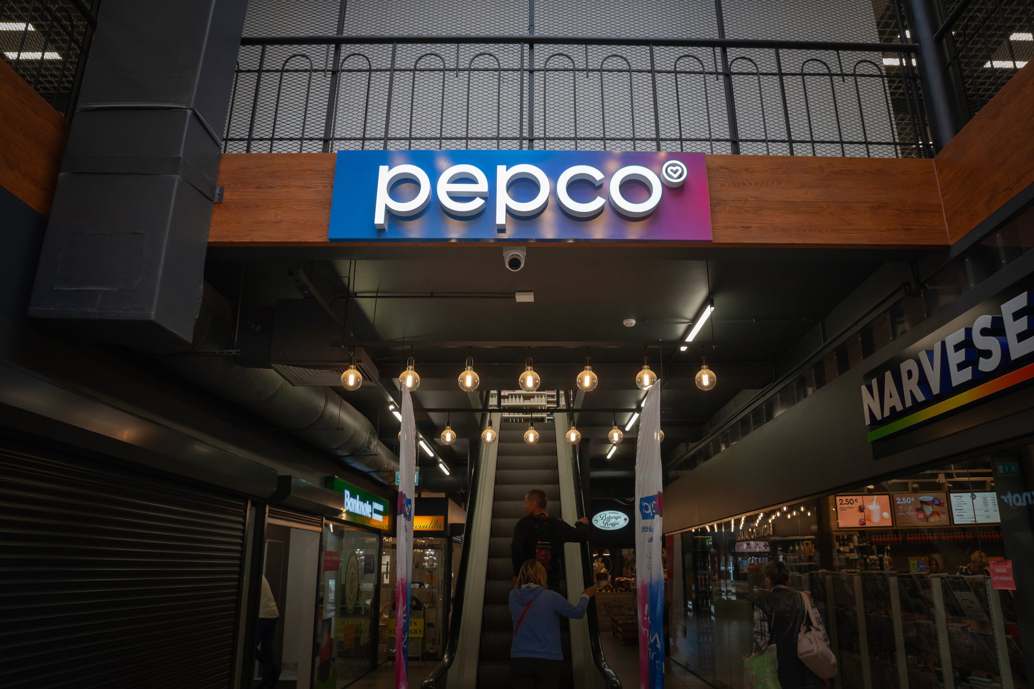 spódnica jeansowa midi w Pepco za 45 zł