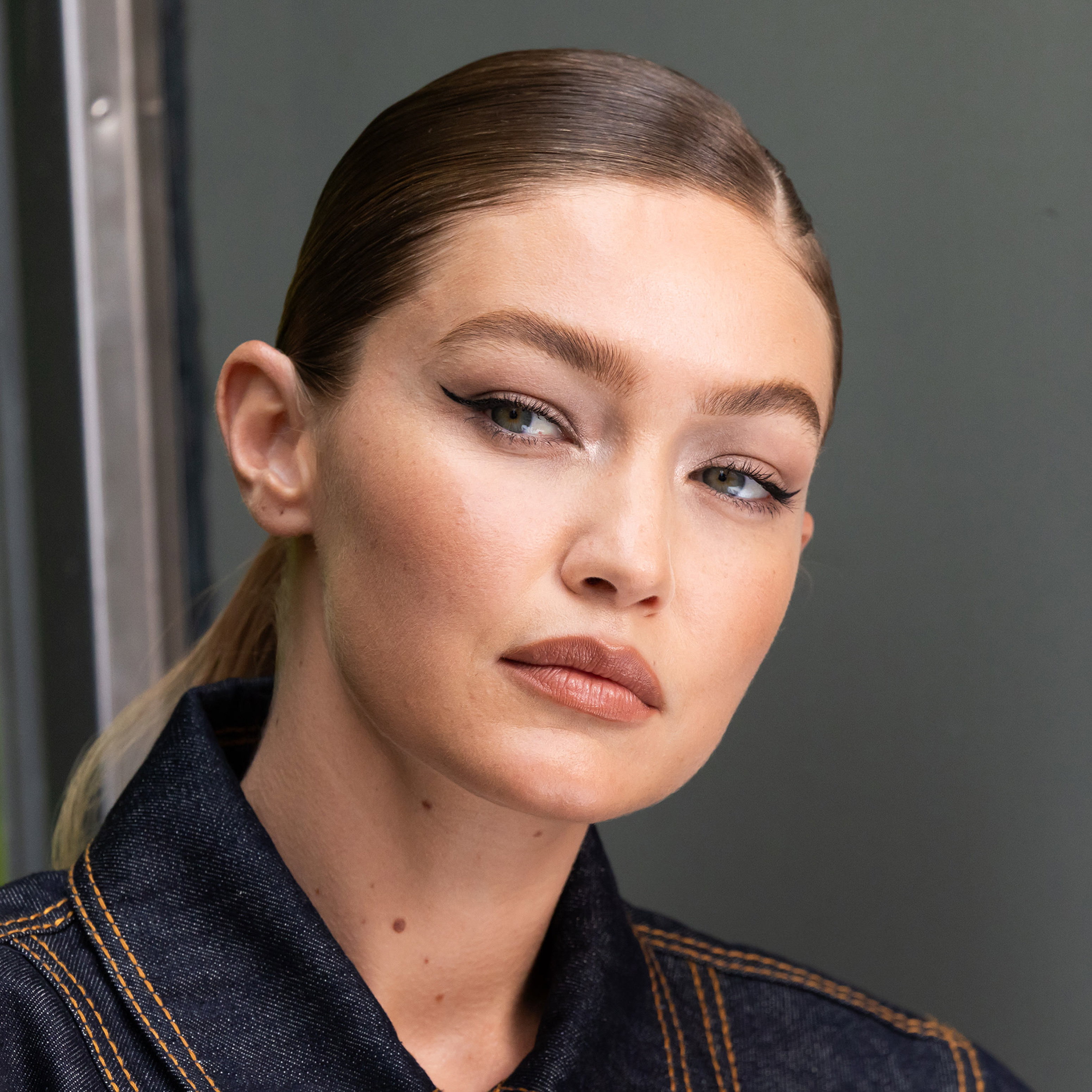 tusz do rzęs z drogerii to sekret rzęs Gigi Hadid