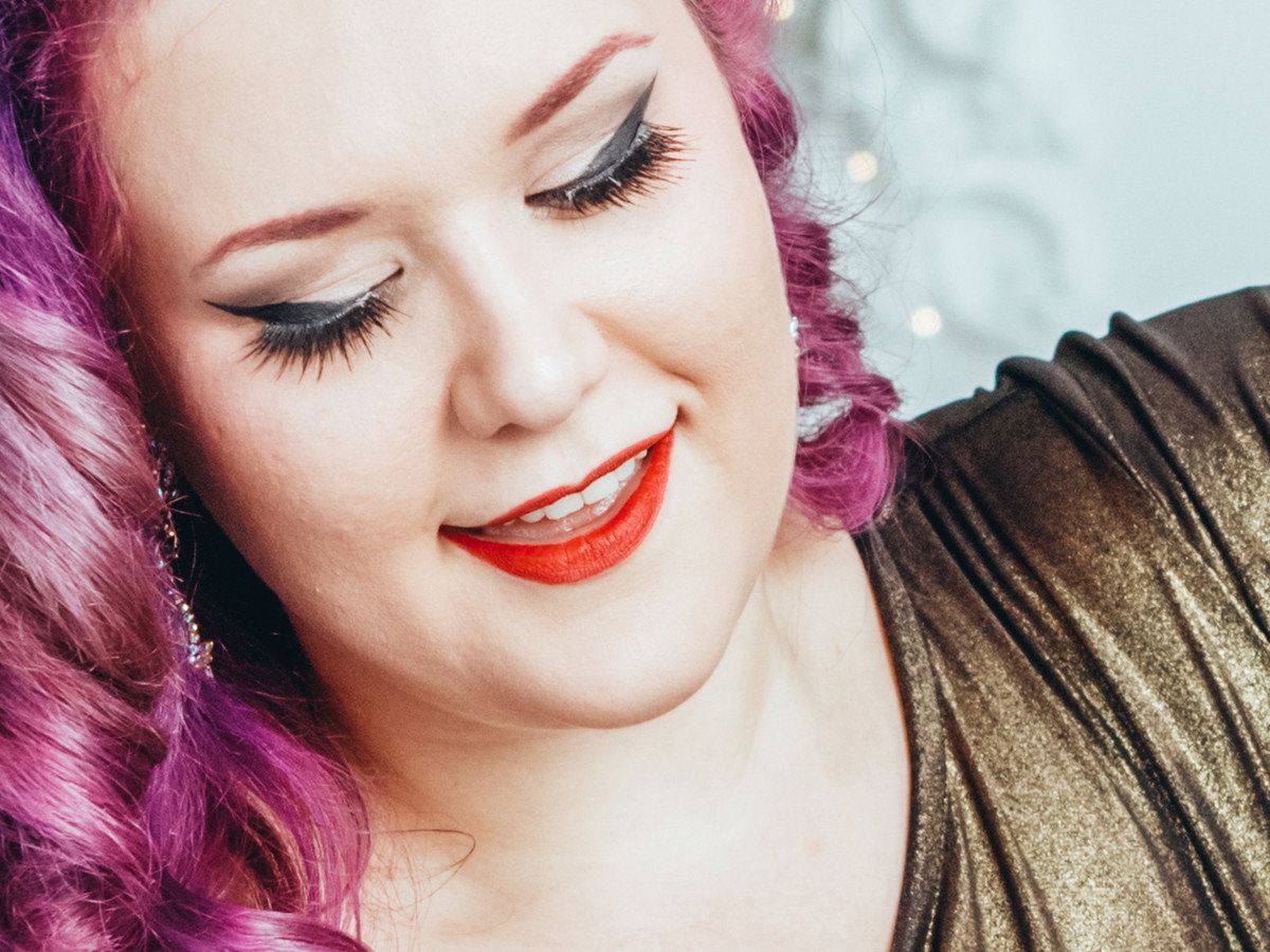 Sukienki plus size na zimę i wiosnę 2022