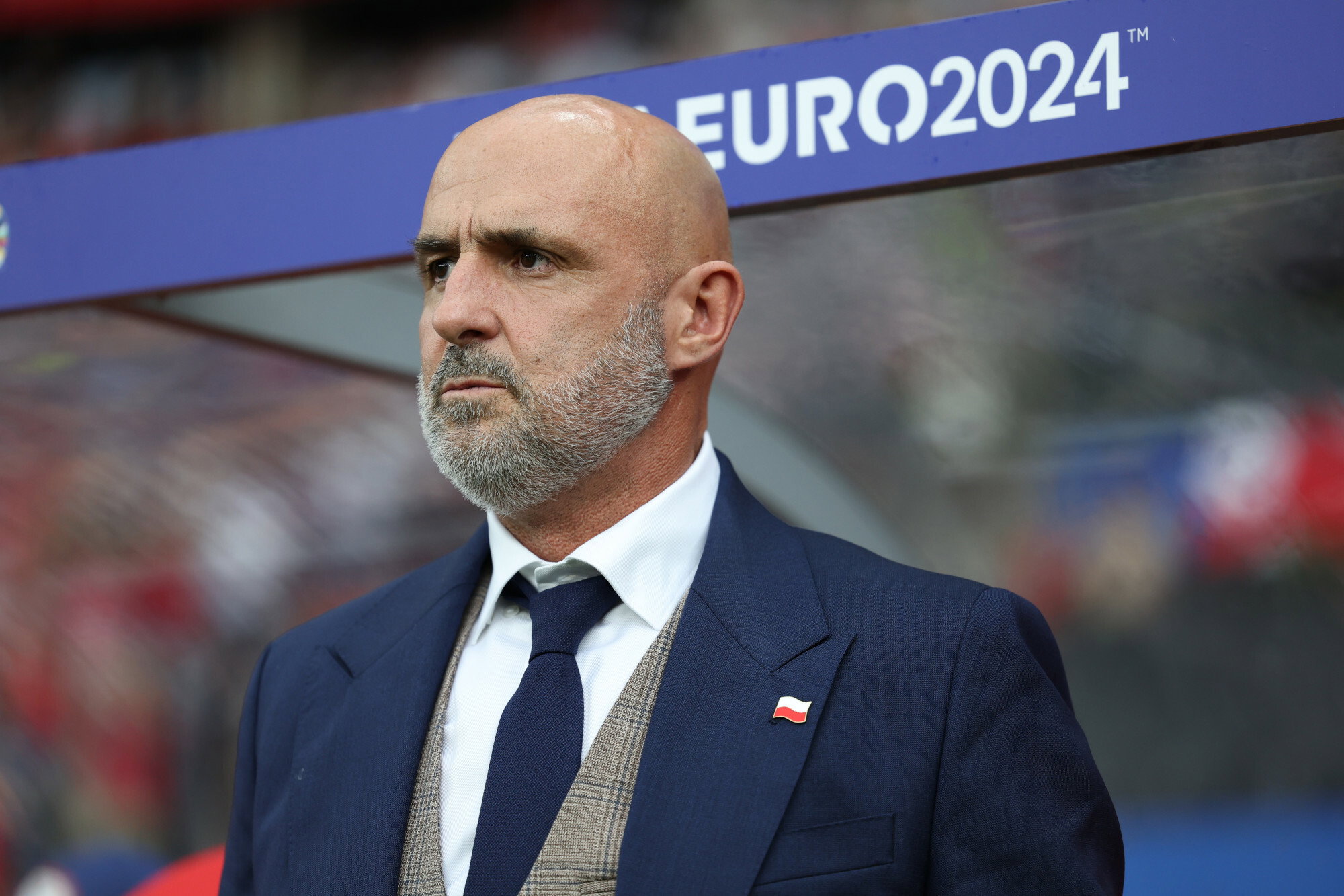 Michał Probierz znów to zrobił! Jego stylizacja na meczu z Austrią zachwyciła. Tym razem wybrał mocniejszy kolor