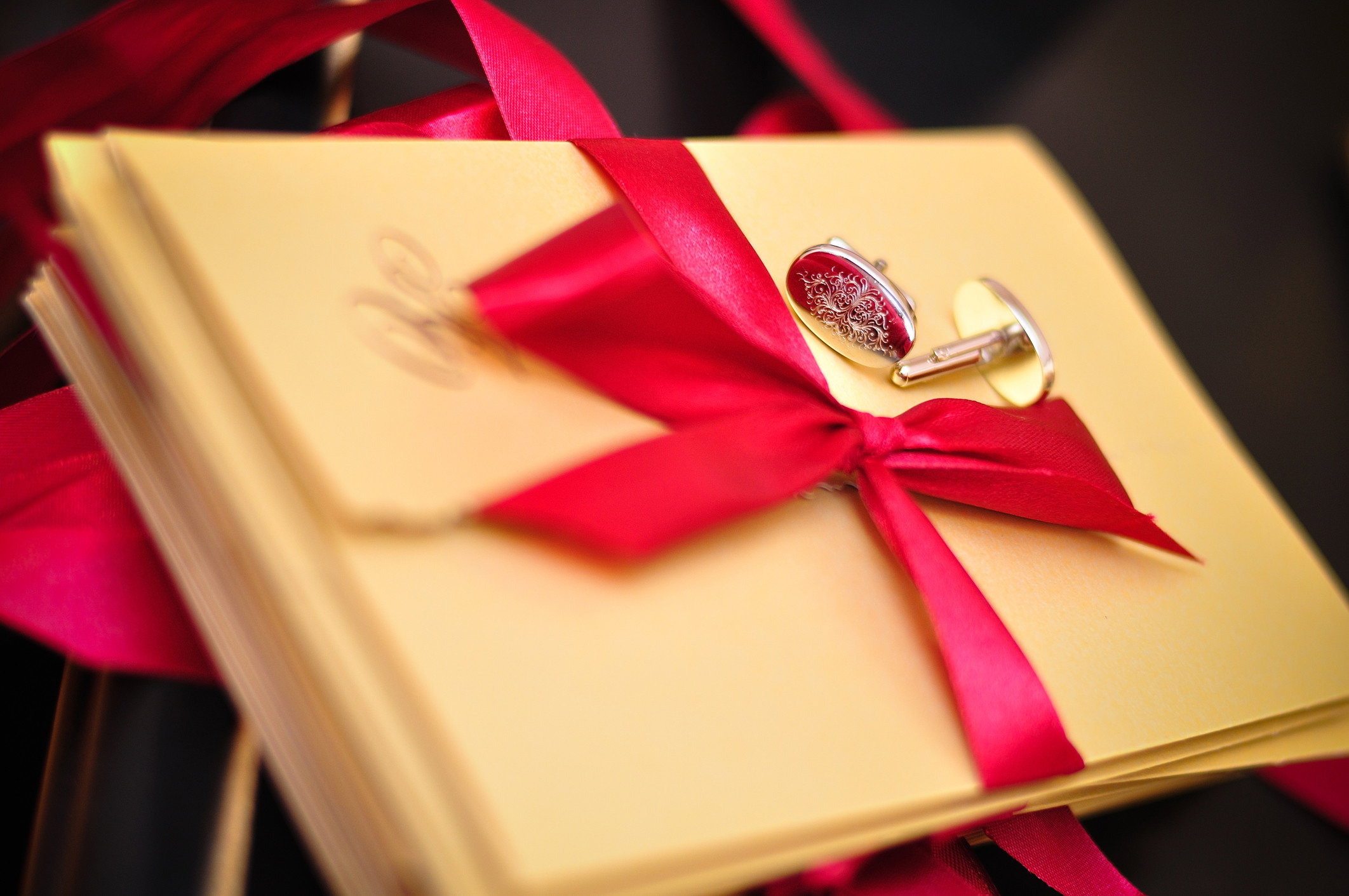 zaproszenia ślubne złote wzory