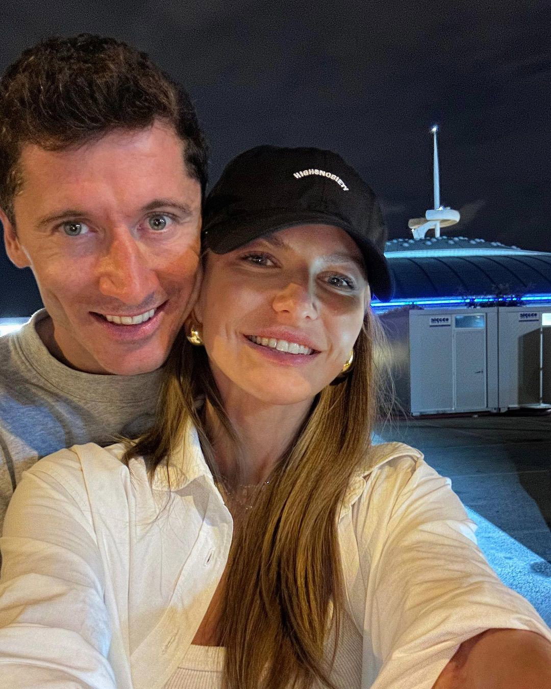 Anna Lewandowska dodała nowe zdjęcie z Robertem. Ten jeden szczegół przykuł uwagę fanów