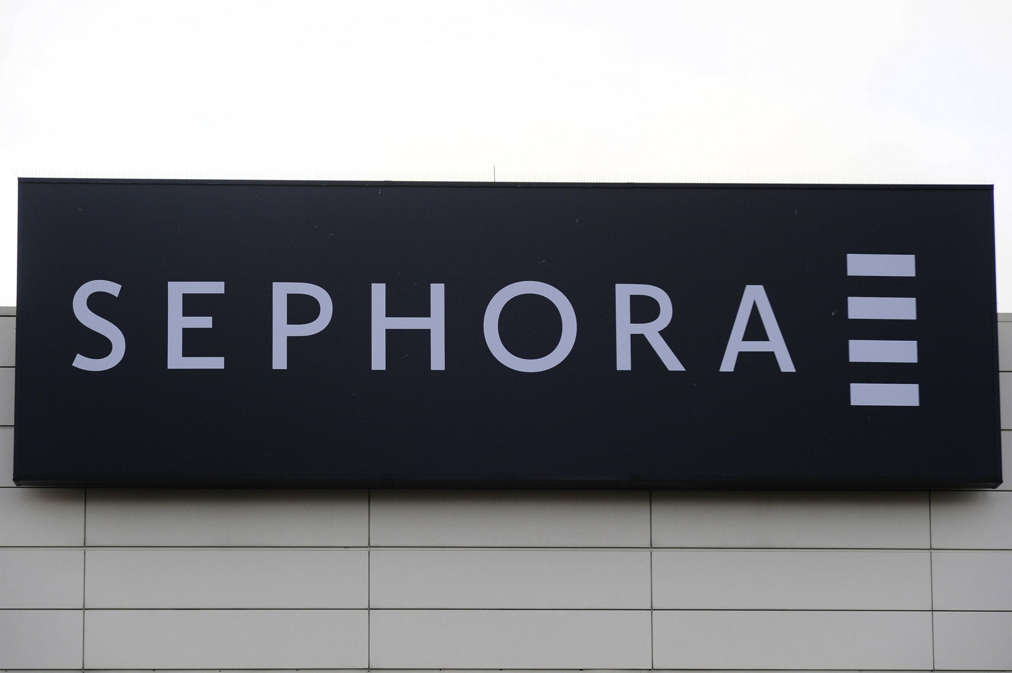 Rusza Black Week w Sephora! Kultowe serum naprawcze Estee Lauder teraz 190 zł taniej