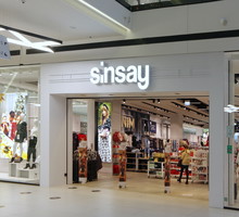 sukienka z odkrytymi plecami z Sinsay za 19 zł