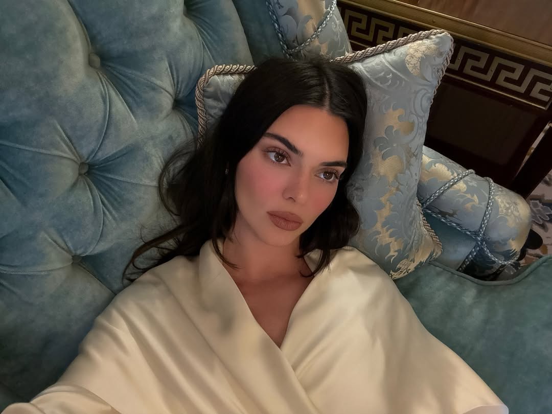 Chromowane paznokcie Kendall Jenner