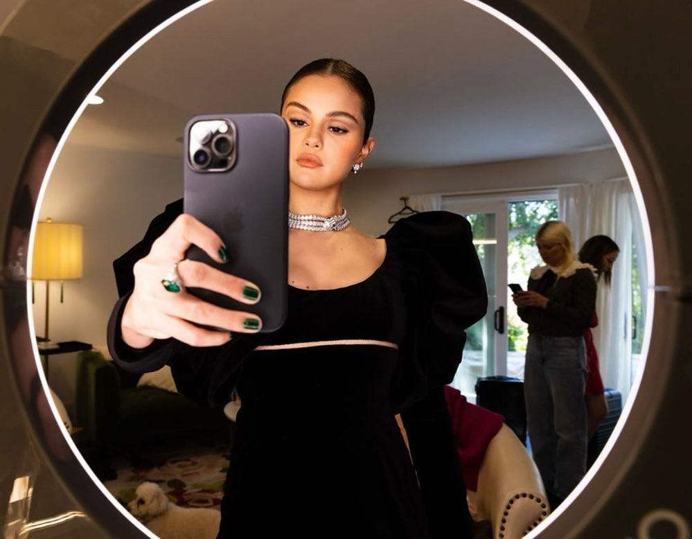 zielone paznokcie Seleny Gomez