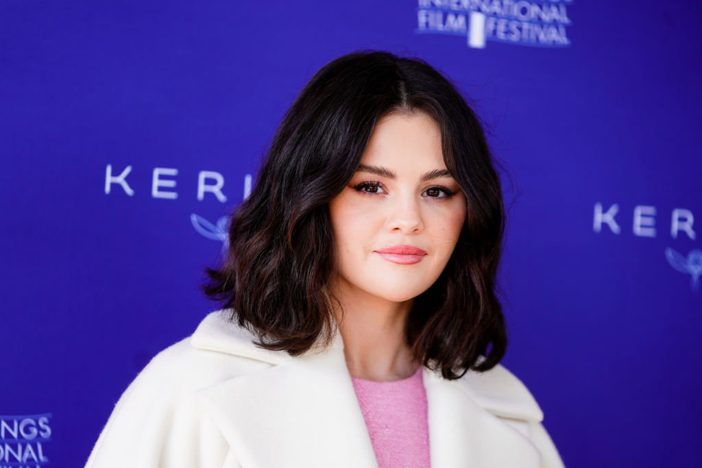 Selena Gomez - modne paznokcie na jesień
