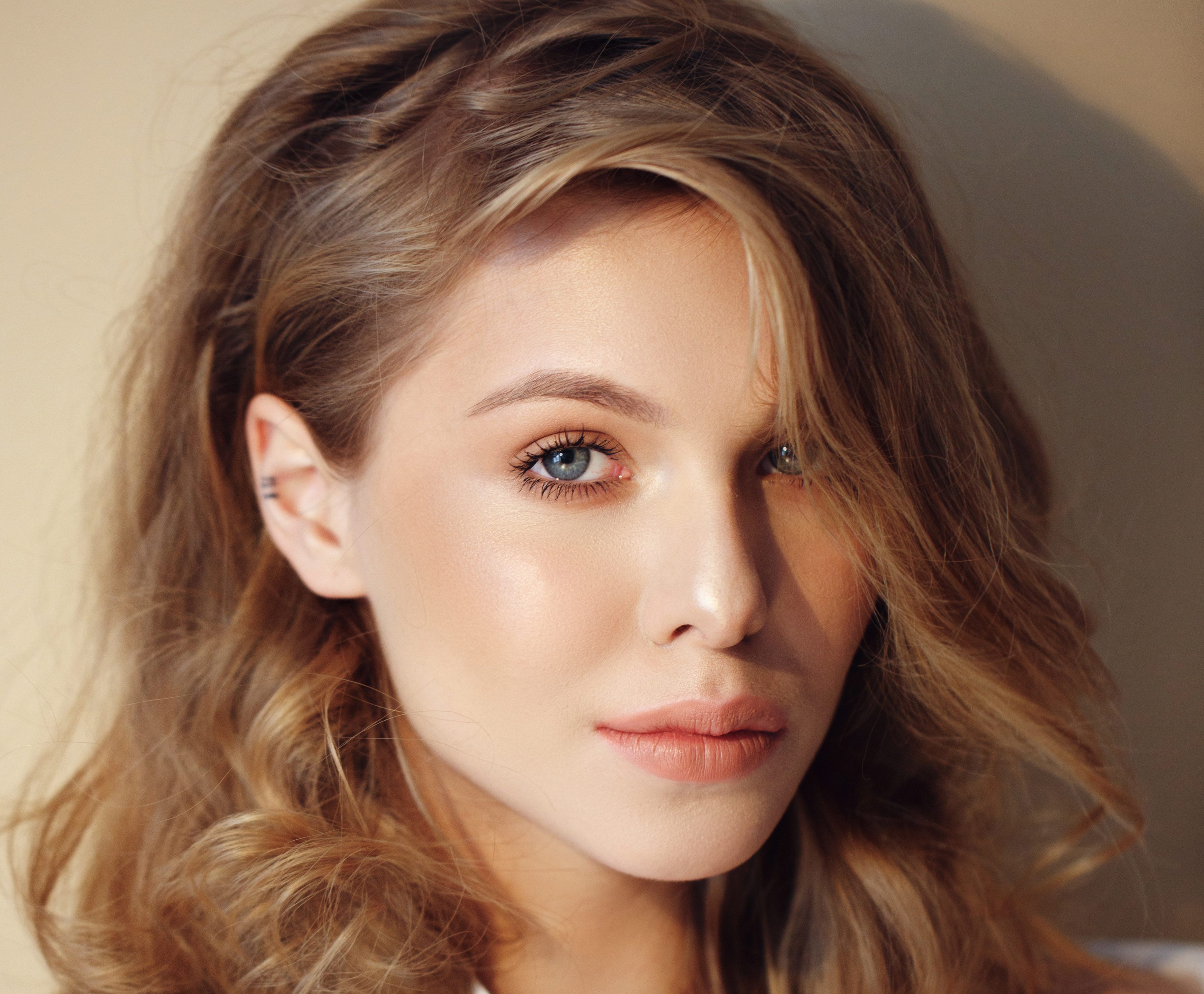 esencja do twarzy wyrównująca koloryt Bourjois Healthy Mix Glow Tint Essence