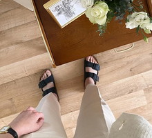 klapki w stylu Birkenstocków w Biedronce