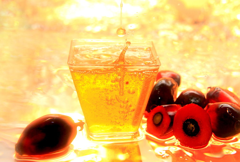 olej palmowy właściwości działanie na twarz na włosy w kosmetykach w jedzeniu