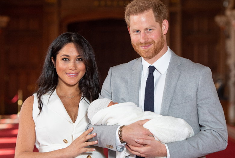 książę Harry i Meghan Markle z synem