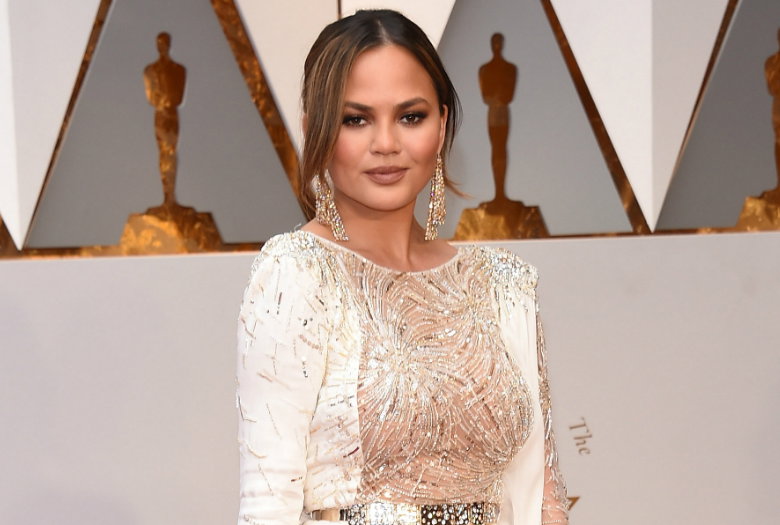 Chrissy Teigen urodziła