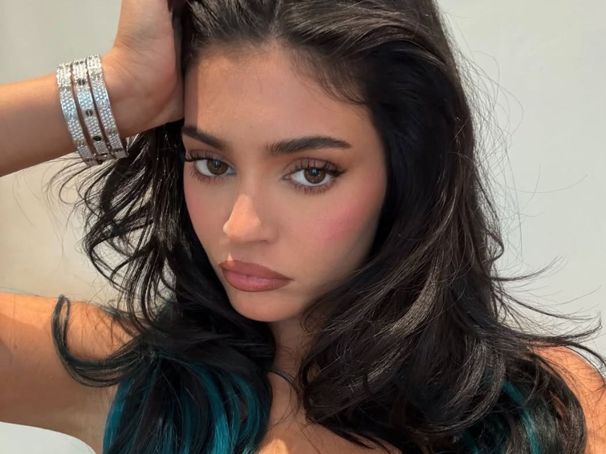 trik na powiększenie ust Kylie Jenner