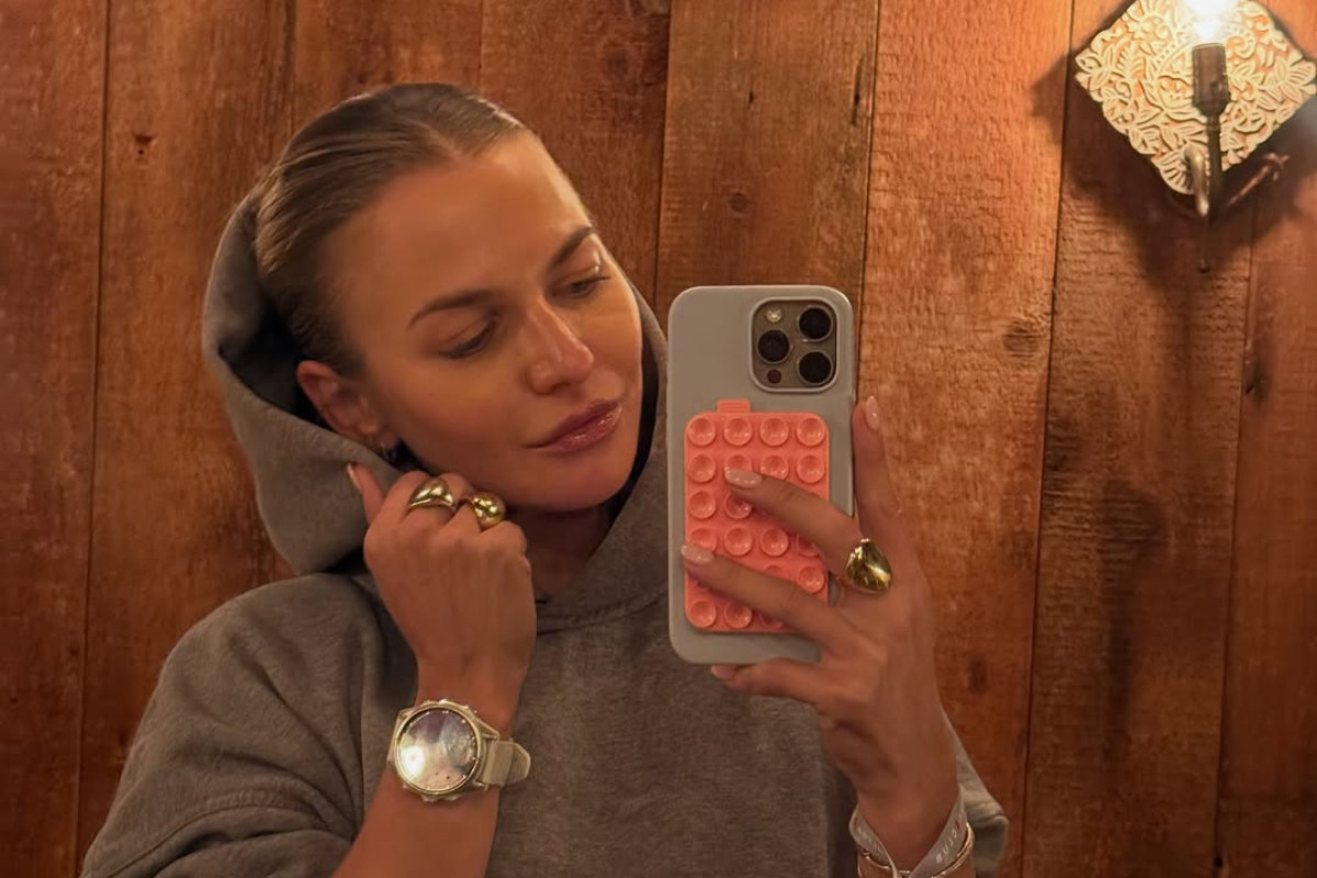 "Soft frosted nails" Anny Lewandowskiej na zimę 2025/2026