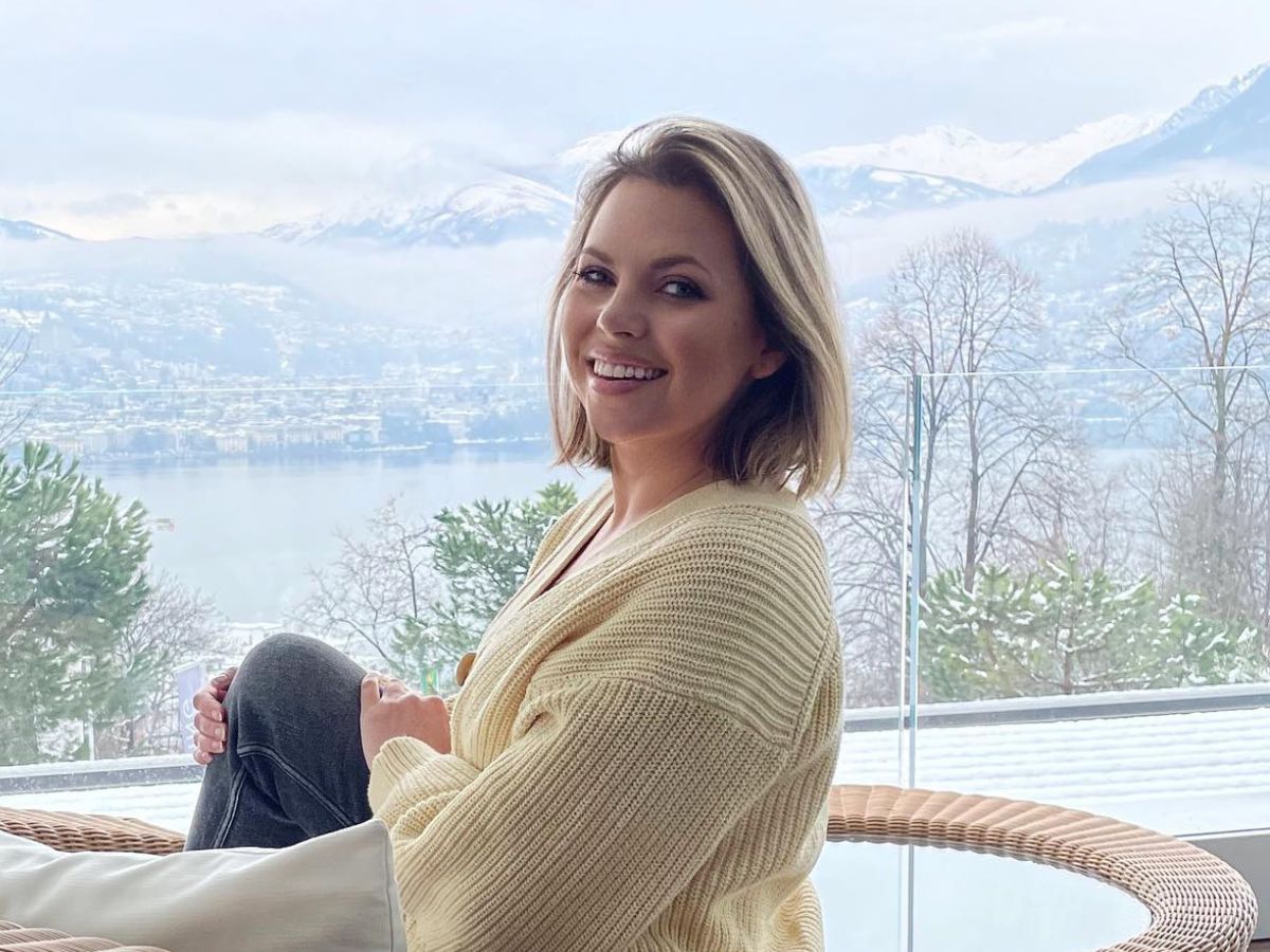 Aleksandra Kwaśniewska nosi ciepłą "puffer jacket" dla kobiet 40+