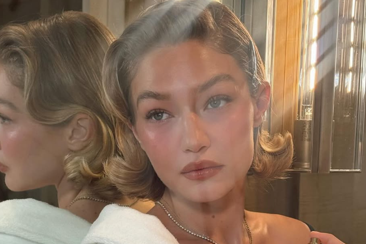 Gigi Hadid nosi stylowy kok w stylu "cozy bun" na zimę 2025/2026