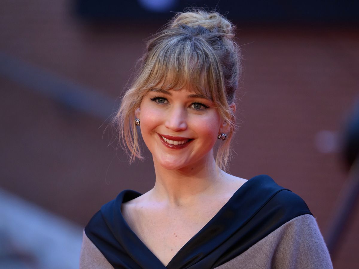 "brzydkie" buty Jennifer Lawrence chodaki na zimę
