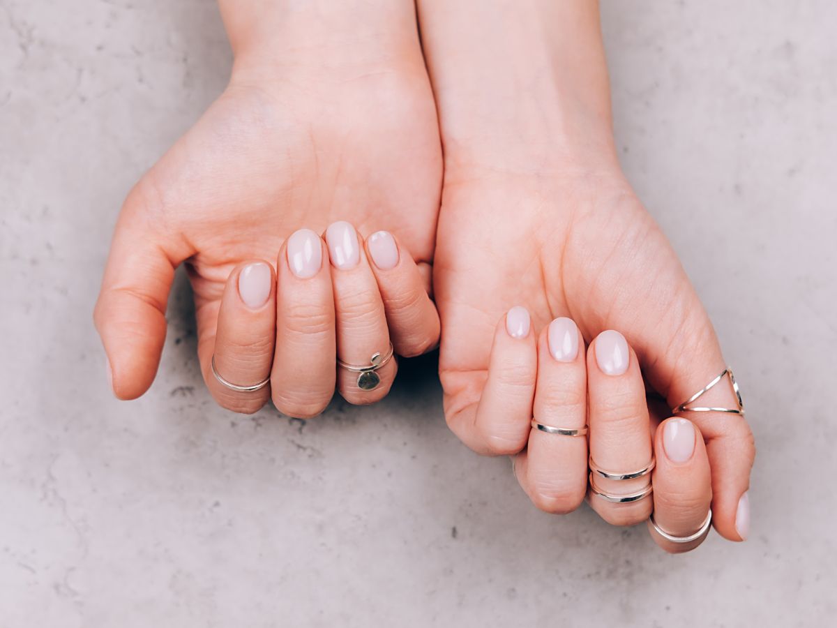zimowy manicure gym nails