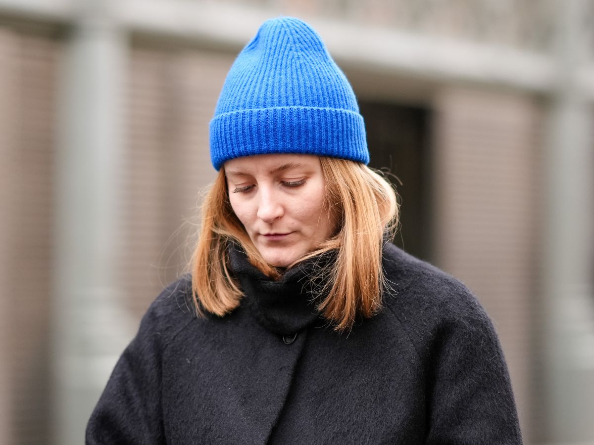 kobaltowa czapka w odcieniu lapis lazuli