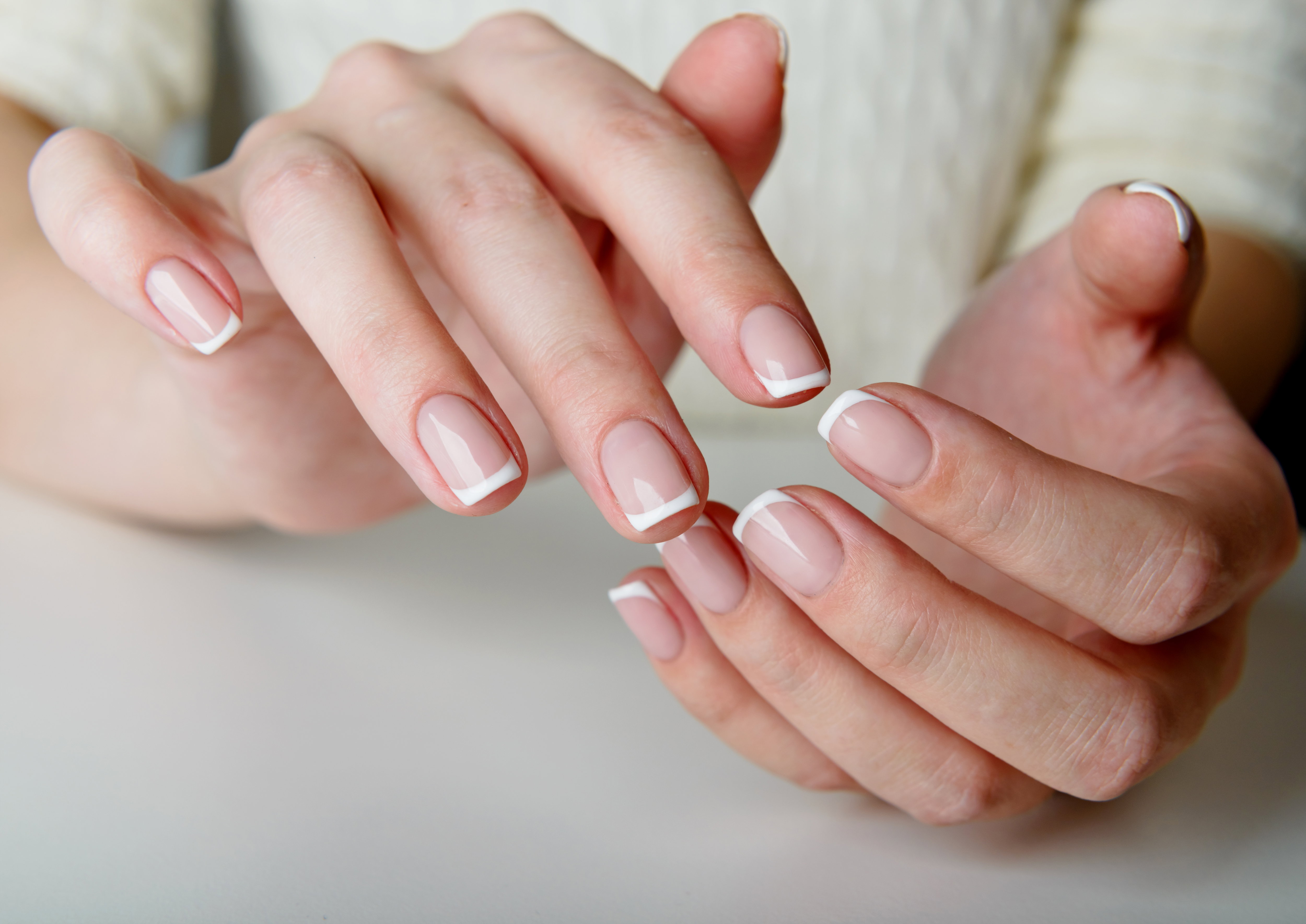 Squoval nails noszą minimalistki i elegantki