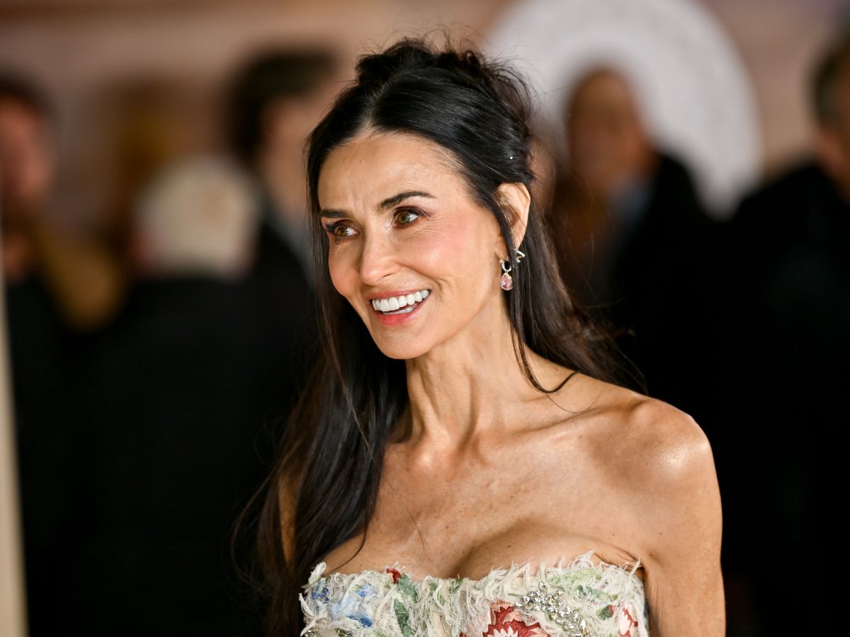 Demi Moore pokazuje, jak wygląda jej codzienny makijaż.
