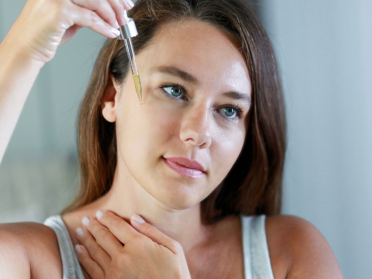 Liposomowe serum z kwasem azelainowym działa jak gumka na przebarwienia